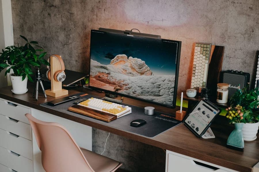 Desk & Daylight — Home office desks, chairs & ergonomics